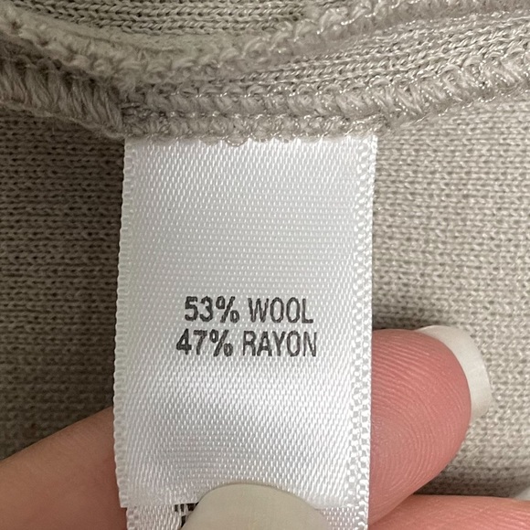 St. John Color Block V Neck Sleeveless Sheath - Picture 7 of 8